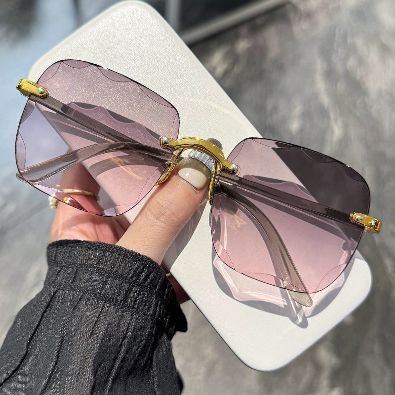 Frameless border UV sunglasses