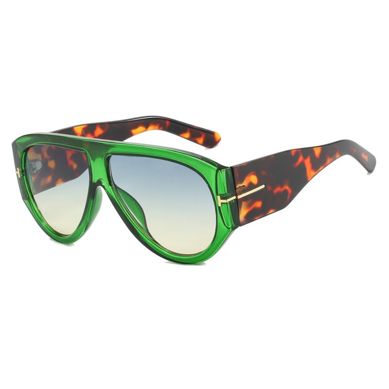 Sunglasses are UV resistant Large frame sunglasses for women with a high-end feel