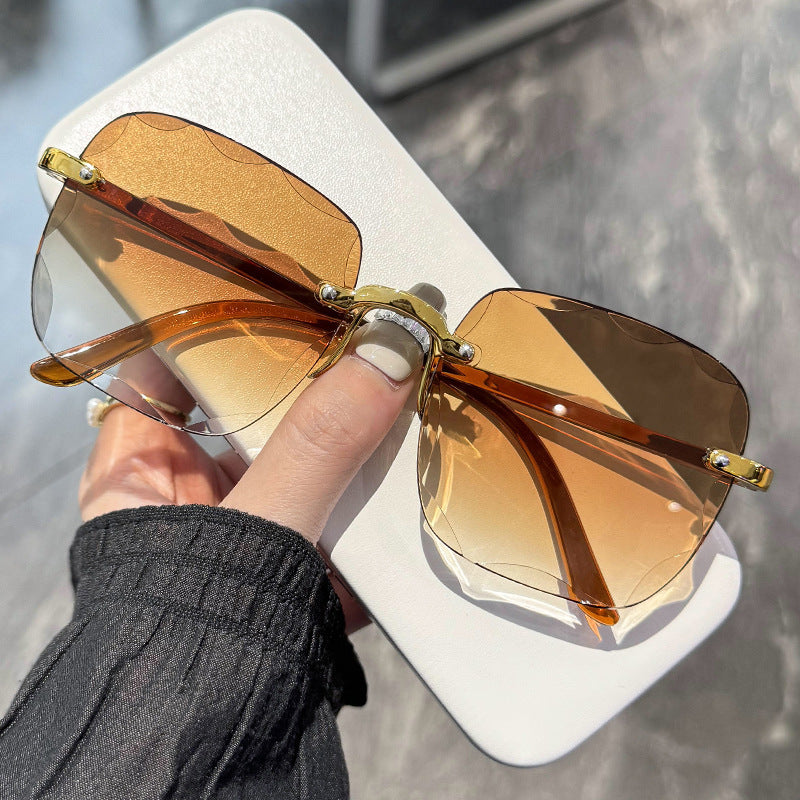 Frameless border UV sunglasses