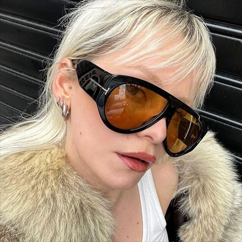 Sunglasses are UV resistant Large frame sunglasses for women with a high-end feel