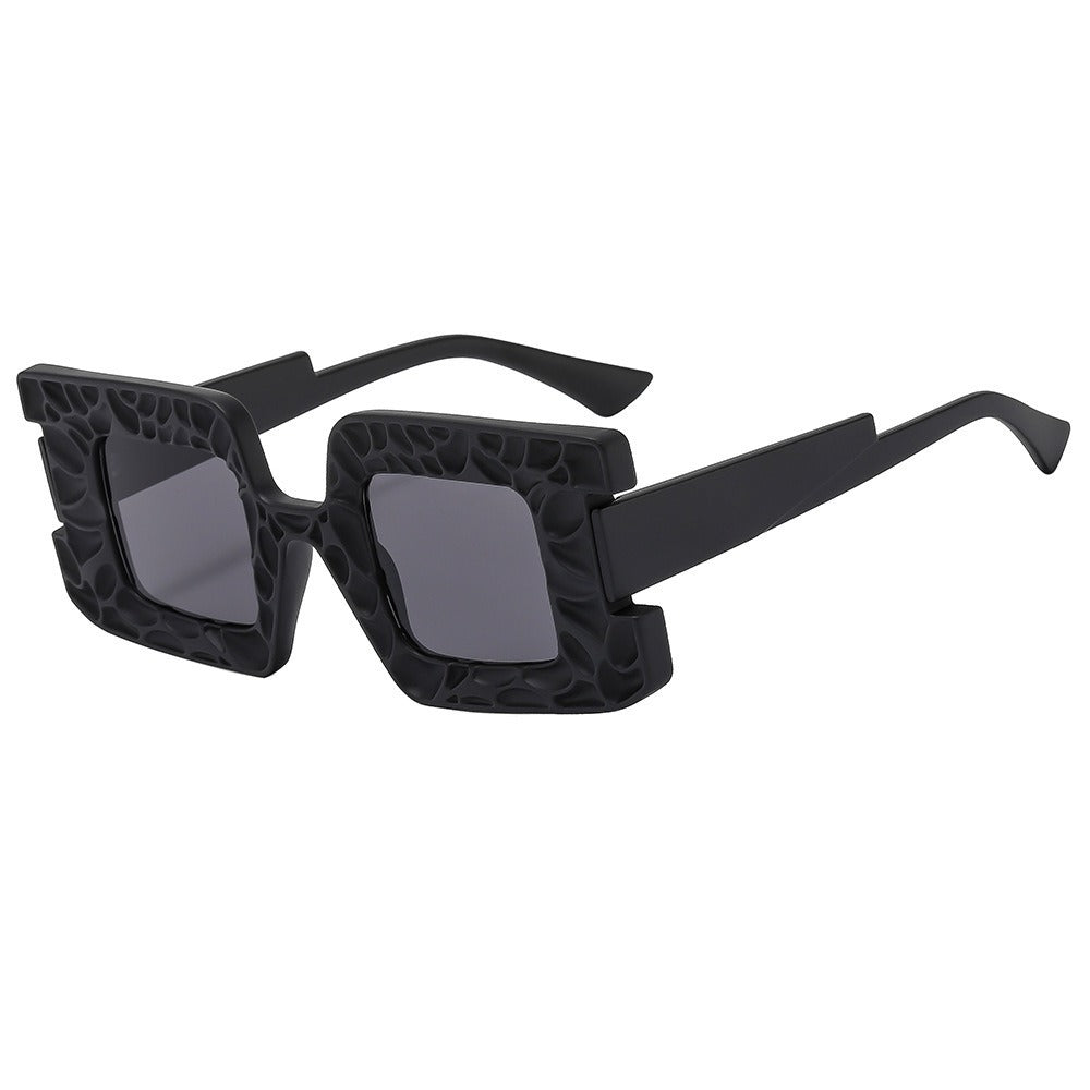 Sunglasses with personalized style, large frame sunglasses, fashionable and trendy glasses, paired with sunglasses